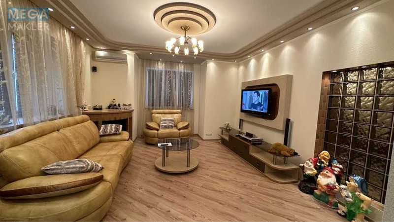 Продаж дома, 2 поверху, 212 кв.м, 5 кімнат, ділянка 9 соток, <a class="location-link" href="/marhalovka/" title="Недвижимость Мархалівка">Мархалівка</a>, садовая, 1 (изображение 1)