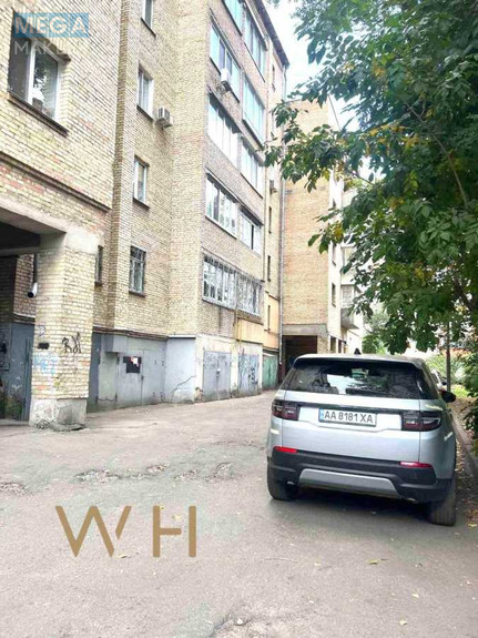 Продаж комерційної нерухомості, 22 кв.м, <a class="location-link" href="/kiev/" title="Недвижимость Київ">Київ</a>, <a class="location-link" href="/kiev/podolskij/" title="Недвижимость Подільський район">Подільський р-н</a>, Введенская ул., 1 (изображение 1)