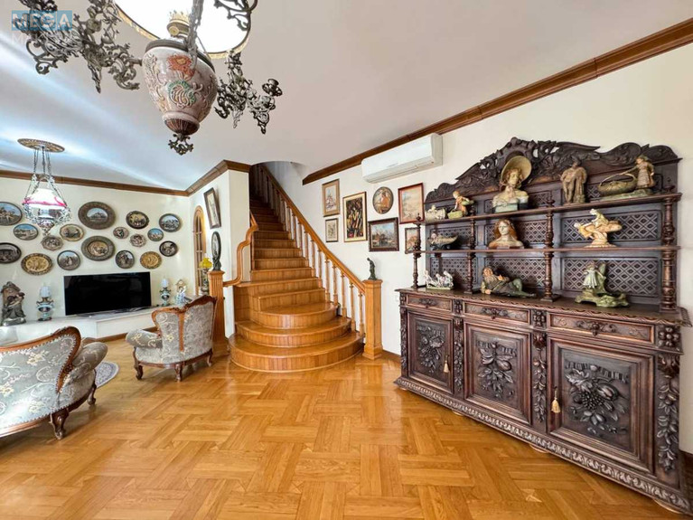 Продаж дома, 2 поверху, 723 кв.м, 6 кімнат, ділянка 12 соток, <a class="location-link" href="/odessa/" title="Недвижимость Одеса">Одеса</a>, <a class="location-link" href="/odessa/primorskij/" title="Недвижимость Приморський район">Приморський р-н</a>, Коллективный переулок (изображение 1)