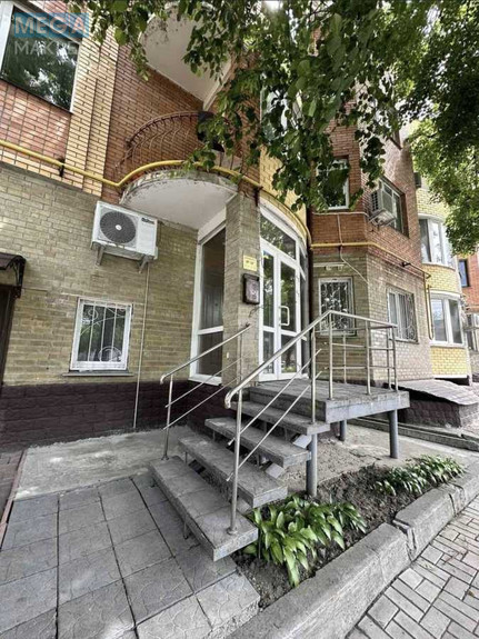 Продаж комерційної нерухомості, 163 кв.м, под офис, <a class="location-link" href="/chernigov/" title="Недвижимость Чернігів">Чернігів</a>, <a class="location-link" href="/chernigov/novozavodskiy/" title="Недвижимость Новозаводський район">Новозаводський р-н</a>, Кирпоноса, 7 (изображение 1)