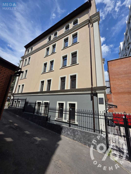 Оренда комерційної нерухомості, 800 кв.м, под офис, <a class="location-link" href="/kiev/" title="Недвижимость Київ">Київ</a>, <a class="location-link" href="/kiev/pecherskij/" title="Недвижимость Печерський район">Печерський р-н</a>, Шота Руставелі вул., 18А (изображение 1)