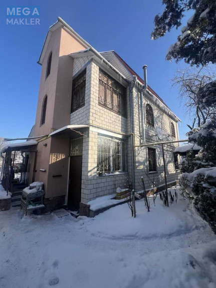 Продаж дома, 2 поверху, 134 кв.м, 4 кімнати, ділянка 5,45 соток, <a class="location-link" href="/kiev/" title="Недвижимость Київ">Київ</a>, <a class="location-link" href="/kiev/podolskij/" title="Недвижимость Подільський район">Подільський р-н</a>, Стеценко ул., 28 (изображение 1)