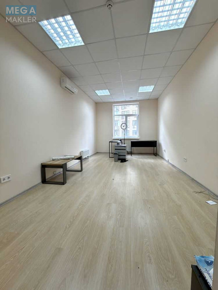 Оренда комерційної нерухомості, 21 кв.м, под офис, <a class="location-link" href="/kiev/" title="Недвижимость Київ">Київ</a>, <a class="location-link" href="/kiev/pecherskij/" title="Недвижимость Печерський район">Печерський р-н</a>, Евгения Коновальца ул., 36Д (изображение 1)