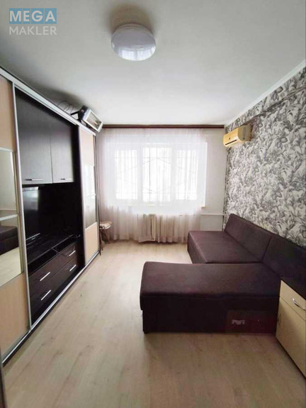 Продаж 2 кімнатної квартири (45/30/8), 1 пов. 5 пов. будинку, <a class="location-link" href="/kiev/" title="Недвижимость Київ">Київ</a>, <a class="location-link" href="/kiev/solomenskij/" title="Недвижимость Солом'янський район">Солом'янський р-н</a>, Ушинського вул., 5 (изображение 1)