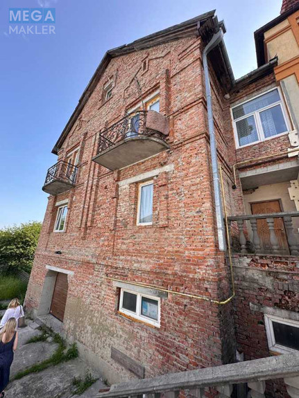 Продаж 8 кімнатної квартири (658/266/27), 1 пов. 3 пов. будинку, <a class="location-link" href="/rovno/" title="Недвижимость Рівне">Рівне</a>, Озерянка (изображение 1)