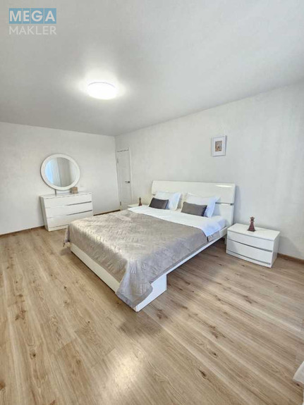 Продаж 3 кімнатної квартири (71,6/56/11), 8 пов. 10 пов. будинку, <a class="location-link" href="/kiev/" title="Недвижимость Київ">Київ</a>, <a class="location-link" href="/kiev/goloseevskij/" title="Недвижимость Голосіївський район">Голосіївський р-н</a>, Моторна вул., 5/7 (изображение 1)