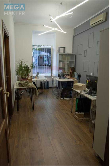 Продаж комерційної нерухомості, 167&nbsp;кв.м, под офис, <a class="location-link" href="/kiev/" title="Недвижимость Київ">Київ</a>, <a class="location-link" href="/kiev/pecherskij/" title="Недвижимость Печерський район">Печерський р-н</a>, Круглоуниверситетская ул., 15 (изображение 6)