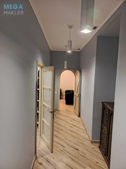 Оренда комерційної нерухомості, 56 кв.м, под офис, <a class="location-link" href="/kiev/" title="Недвижимость Київ">Київ</a>, <a class="location-link" href="/kiev/shevchenkovskij/" title="Недвижимость Шевченківський район">Шевченківський р-н</a>, Кудрявська вул., 10 (изображение 8)