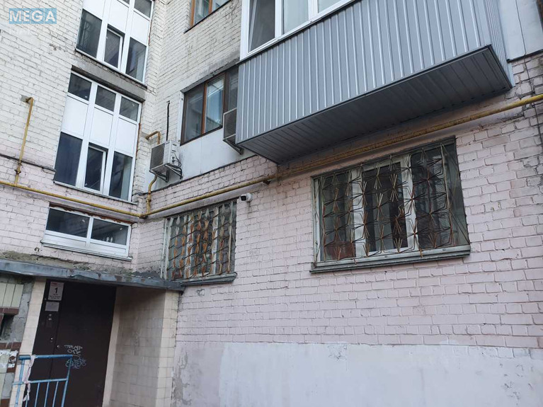 Продаж комерційної нерухомості, 82 кв.м, под офис, <a class="location-link" href="/kiev/" title="Недвижимость Київ">Київ</a>, <a class="location-link" href="/kiev/solomenskij/" title="Недвижимость Солом'янський район">Солом'янський р-н</a>, Братьев Зеровых ул., 1-3 (изображение 2)