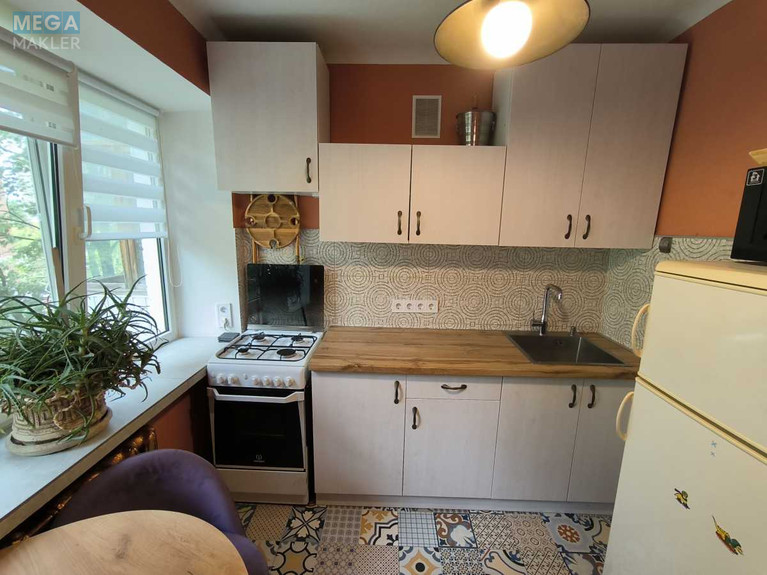 Продаж 1 кімнатної квартири (32/19/8), 4 пов. 5 пов. будинку, <a class="location-link" href="/kiev/" title="Недвижимость Київ">Київ</a>, <a class="location-link" href="/kiev/shevchenkovskij/" title="Недвижимость Шевченківський район">Шевченківський р-н</a>, Золотоустівська вул., 51/7 (изображение 3)