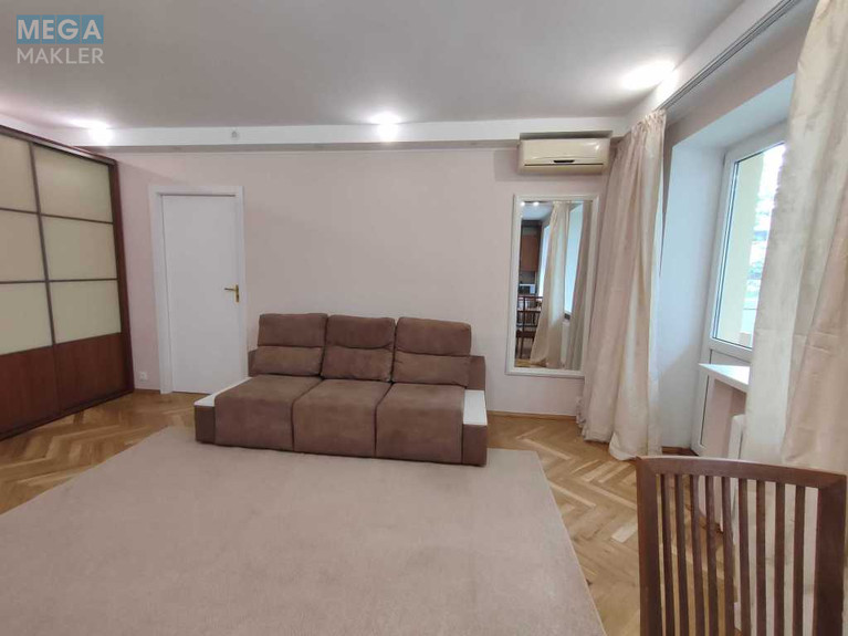 Продаж 2 кімнатної квартири (45/32/7), 4 пов. 6 пов. будинку, <a class="location-link" href="/kiev/" title="Недвижимость Київ">Київ</a>, <a class="location-link" href="/kiev/pecherskij/" title="Недвижимость Печерський район">Печерський р-н</a>, Джона Маккейна вул., 9 (изображение 8)
