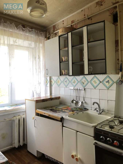 Продаж 3 кімнатної квартири (50/36/5), 5 пов. 5 пов. будинку, <a class="location-link" href="/kiev/" title="Недвижимость Київ">Київ</a>, <a class="location-link" href="/kiev/podolskij/" title="Недвижимость Подільський район">Подільський р-н</a>, Кирилівська вул., 110 (изображение 7)