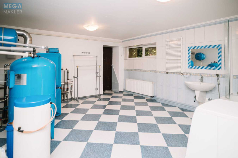 Продаж дома, 2 поверху, 403 кв.м, 5 кімнат, ділянка 25 соток, <a class="location-link" href="/lutsk/" title="Недвижимость Луцьк">Луцьк</a>, Загородня, 13 (изображение 21)