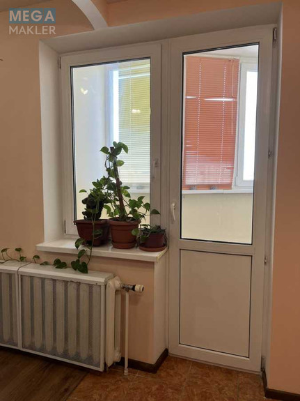 Оренда комерційної нерухомості, 80 кв.м, под офис, <a class="location-link" href="/kiev/" title="Недвижимость Київ">Київ</a>, <a class="location-link" href="/kiev/darnickij/" title="Недвижимость Дарницький район">Дарницький р-н</a>, Срібнокільська вул., 22 (изображение 4)