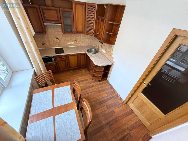 Продаж 3 кімнатної квартири (89/57/8), 4 пов. 6 пов. будинку, <a class="location-link" href="/kiev/" title="Недвижимость Київ">Київ</a>, <a class="location-link" href="/kiev/pecherskij/" title="Недвижимость Печерський район">Печерський р-н</a>, Банкова вул., 3 (изображение 20)