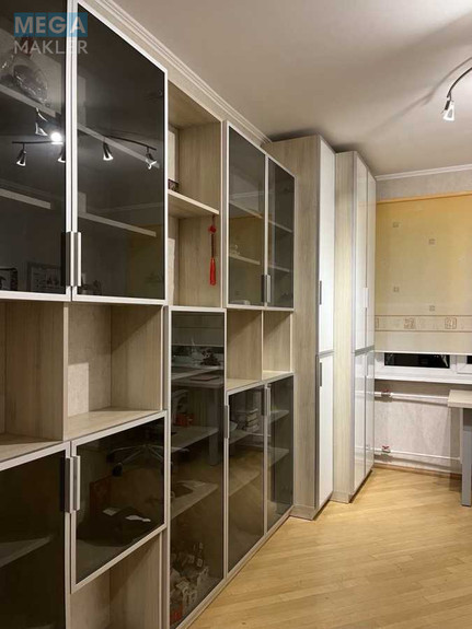 Оренда 3 кімнатної квартири, <a class="location-link" href="/kiev/" title="Недвижимость Київ">Київ</a>, <a class="location-link" href="/kiev/pecherskij/" title="Недвижимость Печерський район">Печерський р-н</a>, Панаса Мирного вул., 11 (изображение 5)