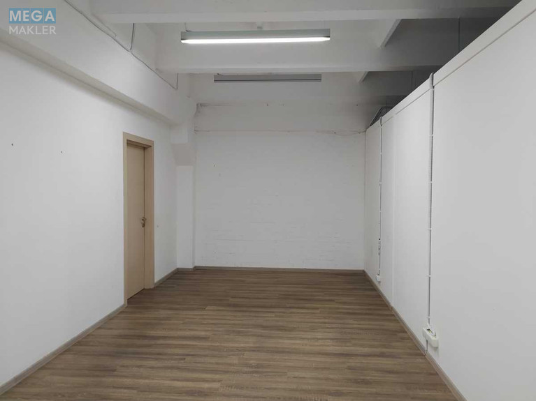 Оренда комерційної нерухомості, 390&nbsp;кв.м, под офис, <a class="location-link" href="/kiev/" title="Недвижимость Київ">Київ</a>, <a class="location-link" href="/kiev/solomenskij/" title="Недвижимость Солом'янський район">Солом'янський р-н</a>, Польова вул., 21 (изображение 4)