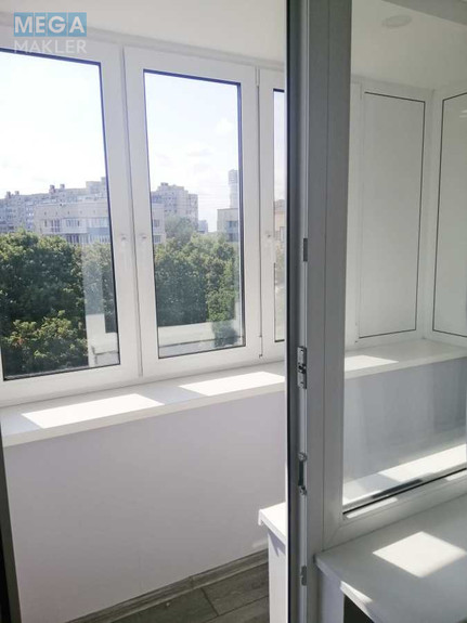 Продаж 1 кімнатної квартири (35/17/7), 9 пов. 9 пов. будинку, <a class="location-link" href="/kiev/" title="Недвижимость Київ">Київ</a>, <a class="location-link" href="/kiev/pecherskij/" title="Недвижимость Печерський район">Печерський р-н</a>, Лаврська вул., 4 (изображение 10)