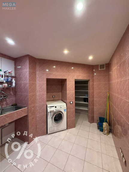 Продаж дома, 3 поверху, 478 кв.м, 7 кімнат, ділянка 10 соток, <a class="location-link" href="/kiev/" title="Недвижимость Київ">Київ</a>, <a class="location-link" href="/kiev/goloseevskij/" title="Недвижимость Голосіївський район">Голосіївський р-н</a>, Волзька вул., 24 (изображение 20)