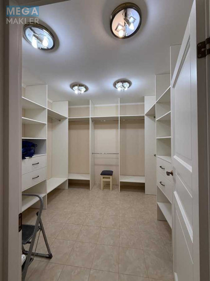 Продаж дома, 2 поверху, 350 кв.м, 7 кімнат, ділянка 8 соток, <a class="location-link" href="/kiev/" title="Недвижимость Київ">Київ</a>, <a class="location-link" href="/kiev/goloseevskij/" title="Недвижимость Голосіївський район">Голосіївський р-н</a>, Максима Рильського вул. (изображение 15)