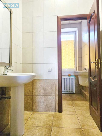 Оренда комерційної нерухомості, 228 кв.м, под офис, <a class="location-link" href="/kiev/" title="Недвижимость Київ">Київ</a>, <a class="location-link" href="/kiev/pecherskij/" title="Недвижимость Печерський район">Печерський р-н</a>, Іоанна Павла ІІ вул. (изображение 8)