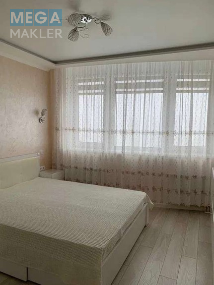 Оренда 3 кімнатної квартири, люкс, <a class="location-link" href="/kiev/" title="Недвижимость Київ">Київ</a>, <a class="location-link" href="/kiev/dneprovskij/" title="Недвижимость Дніпровський район">Дніпровський р-н</a>, пр. Соборності 30-А, ЖК Київська Венеція ( <img src="https://megamakler.com.ua/metro/ff0000.gif" alt="" class="metro" /> м. Левобережная, 15 хв. ) (изображение 2)