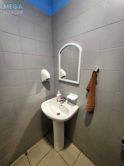 Оренда комерційної нерухомості, 36 кв.м, под офис, <a class="location-link" href="/kiev/" title="Недвижимость Київ">Київ</a>, <a class="location-link" href="/kiev/goloseevskij/" title="Недвижимость Голосіївський район">Голосіївський р-н</a>, Саксаганского ул., 60А (изображение 9)