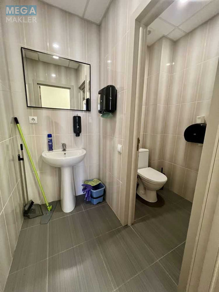 Продаж комерційної нерухомості, 68 кв.м, под офис, <a class="location-link" href="/kiev/" title="Недвижимость Київ">Київ</a>, <a class="location-link" href="/kiev/podolskij/" title="Недвижимость Подільський район">Подільський р-н</a>, Глубочицкая ул., 17 (изображение 8)