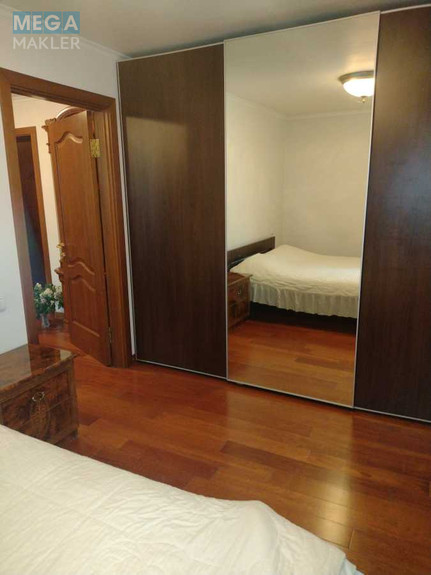 Продаж 4 кімнатної квартири (100,1/44/20), 1 пов. 9 пов. будинку, <a class="location-link" href="/kiev/" title="Недвижимость Київ">Київ</a>, <a class="location-link" href="/kiev/pecherskij/" title="Недвижимость Печерський район">Печерський р-н</a>, Менделеева ул., 12 (изображение 8)