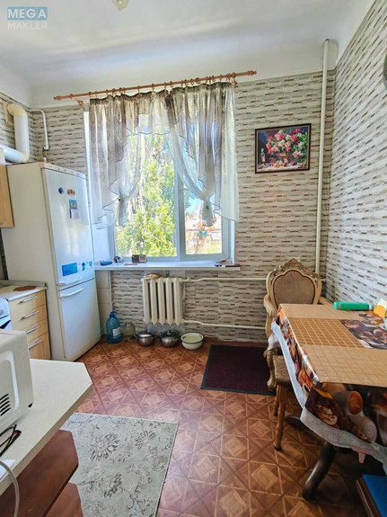 Оренда кімнати (підселення), <a class="location-link" href="/kiev/" title="Недвижимость Київ">Київ</a>, <a class="location-link" href="/kiev/pecherskij/" title="Недвижимость Печерський район">Печерський р-н</a>, Дружби Народів бульв., 13 (изображение 2)