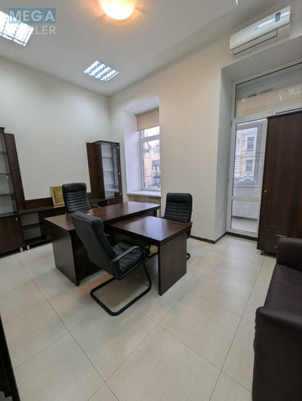 Оренда комерційної нерухомості, 98 кв.м, под офис, <a class="location-link" href="/kiev/" title="Недвижимость Київ">Київ</a>, <a class="location-link" href="/kiev/pecherskij/" title="Недвижимость Печерський район">Печерський р-н</a>, Шота Руставелі вул., 1 (изображение 3)