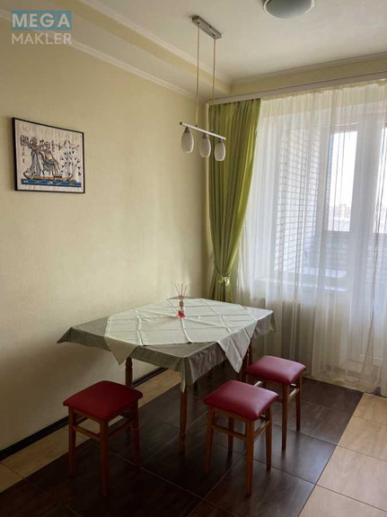 Оренда 3 кімнатної квартири, <a class="location-link" href="/kiev/" title="Недвижимость Київ">Київ</a>, <a class="location-link" href="/kiev/darnickij/" title="Недвижимость Дарницький район">Дарницький р-н</a>, Анни Ахматової вул., 18 (изображение 2)