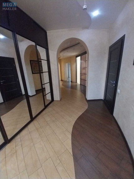 Продаж дома, 2 поверху, 265 кв.м, 5 кімнат, ділянка 10 соток, <a class="location-link" href="/kiev/" title="Недвижимость Київ">Київ</a>, <a class="location-link" href="/kiev/goloseevskij/" title="Недвижимость Голосіївський район">Голосіївський р-н</a>, Вітавська вул. (изображение 7)