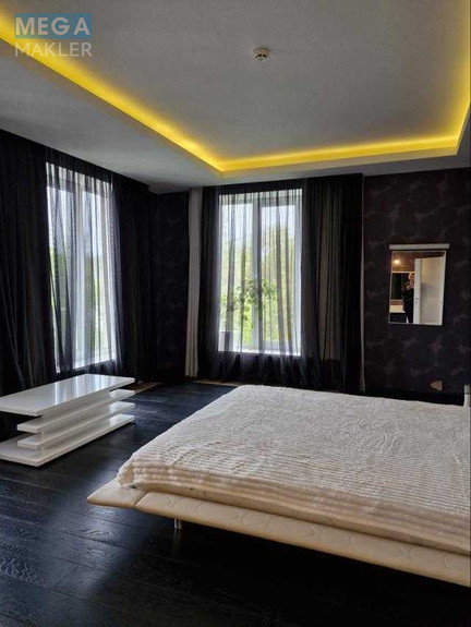Продаж дома, 3 поверху, 363 кв.м, 4 кімнати, ділянка 6 соток, <a class="location-link" href="/kiev/" title="Недвижимость Київ">Київ</a>, <a class="location-link" href="/kiev/svyatoshinskij/" title="Недвижимость Святошинський район">Святошинський р-н</a>, Берковецкая ул. (изображение 12)