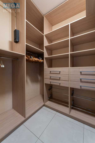 Продаж 4 кімнатної квартири (150/90/12), 10 пов. 19 пов. будинку, <a class="location-link" href="/kiev/" title="Недвижимость Київ">Київ</a>, <a class="location-link" href="/kiev/shevchenkovskij/" title="Недвижимость Шевченківський район">Шевченківський р-н</a>, Сикорского ул., 1 (изображение 24)