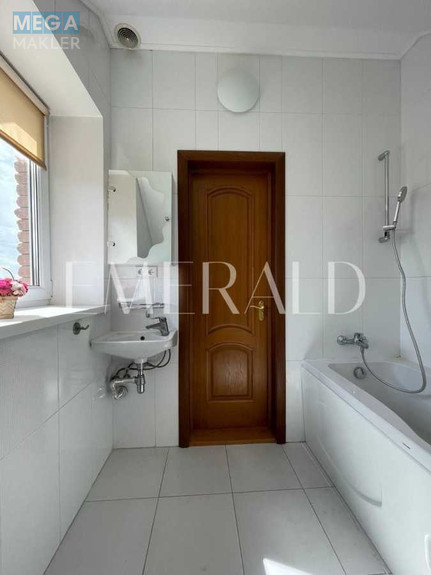 Продаж дома, 2 поверху, 218 кв.м, 4 кімнати, ділянка 7 соток, <a class="location-link" href="/kiev/" title="Недвижимость Київ">Київ</a>, <a class="location-link" href="/kiev/solomenskij/" title="Недвижимость Солом'янський район">Солом'янський р-н</a>, Молодежная ул., 10В (изображение 18)