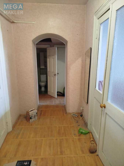 Продаж 3 кімнатної квартири (70/45/7), 5 пов. 5 пов. будинку, <a class="location-link" href="/kiev/" title="Недвижимость Київ">Київ</a>, <a class="location-link" href="/kiev/shevchenkovskij/" title="Недвижимость Шевченківський район">Шевченківський р-н</a>, Олександра Довженка вул., 10 (изображение 8)