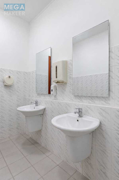 Продаж окремої будівлі/побудови, 927 кв.м, <a class="location-link" href="/kiev/" title="Недвижимость Київ">Київ</a>, <a class="location-link" href="/kiev/pecherskij/" title="Недвижимость Печерський район">Печерський р-н</a>, Євгена Коновальця вул., 36б (изображение 3)
