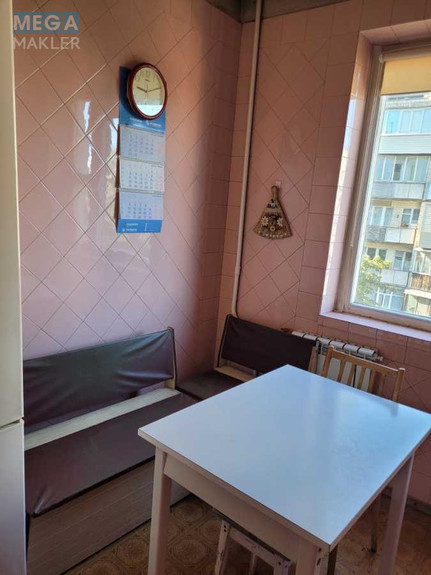 Оренда 2 кімнатної квартири, <a class="location-link" href="/kiev/" title="Недвижимость Київ">Київ</a>, <a class="location-link" href="/kiev/solomenskij/" title="Недвижимость Солом'янський район">Солом'янський р-н</a>, Семьи Идзиковских ул., 4 (изображение 10)