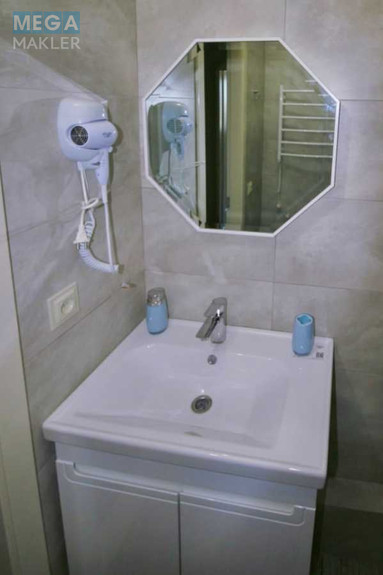 Оренда 2 кімнатної квартири, <a class="location-link" href="/kiev/" title="Недвижимость Київ">Київ</a>, <a class="location-link" href="/kiev/solomenskij/" title="Недвижимость Солом'янський район">Солом'янський р-н</a>, Машиностроительная ул., 21 (изображение 5)