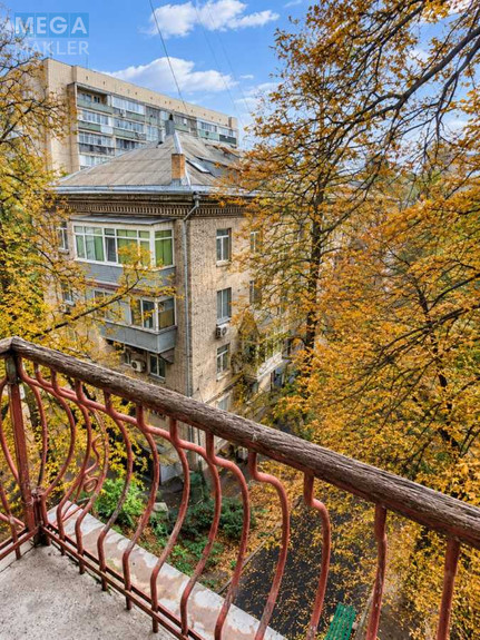 Продаж 2 кімнатної квартири (60,9/37/7,5), 4 пов. 5 пов. будинку, <a class="location-link" href="/kiev/" title="Недвижимость Київ">Київ</a>, <a class="location-link" href="/kiev/pecherskij/" title="Недвижимость Печерський район">Печерський р-н</a>, Кловський узвіз, 15 (изображение 6)