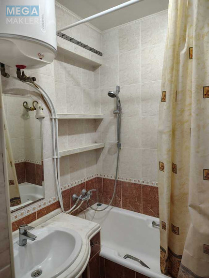 Оренда 1 кімнатної квартири, <a class="location-link" href="/kiev/" title="Недвижимость Київ">Київ</a>, <a class="location-link" href="/kiev/pecherskij/" title="Недвижимость Печерський район">Печерський р-н</a>, Старонаводницька вул., 8а (изображение 2)