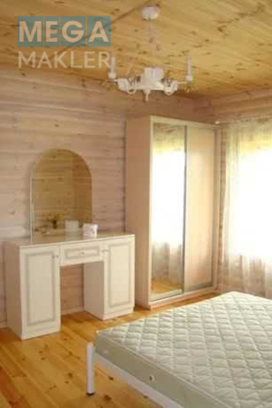 Оренда дома, <a class="location-link" href="/litki-selo-kv/" title="Недвижимость Літки">Літки</a>, Незалежности (изображение 1)