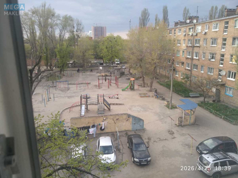 Оренда кімнати (підселення), <a class="location-link" href="/kiev/" title="Недвижимость Київ">Київ</a>, <a class="location-link" href="/kiev/podolskij/" title="Недвижимость Подільський район">Подільський р-н</a>, Электриков ул., 25/30 (изображение 1)