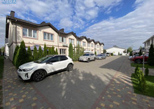 Продаж дома, 3 поверху, 145 кв.м, 3 кімнати, ділянка 1 сотка