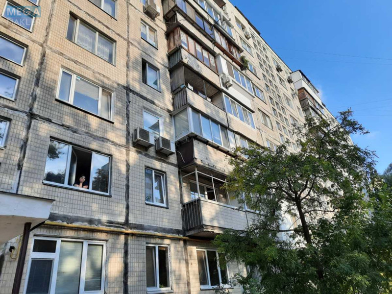 Продаж 3 кімнатної квартири (62/?/?), 4 пов. 9 пов. будинку, <a class="location-link" href="/kiev/" title="Недвижимость Київ">Київ</a>, <a class="location-link" href="/kiev/svyatoshinskij/" title="Недвижимость Святошинський район">Святошинський р-н</a>, Гната Юры ул., 8 (изображение 1)