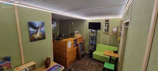 Оренда комерційної нерухомості, 17&nbsp;кв.м, <a class="location-link" href="/kiev/" title="Недвижимость Київ">Київ</a>, <a class="location-link" href="/kiev/svyatoshinskij/" title="Недвижимость Святошинський район">Святошинський р-н</a>, Симиренко ул., 12А (изображение 1)