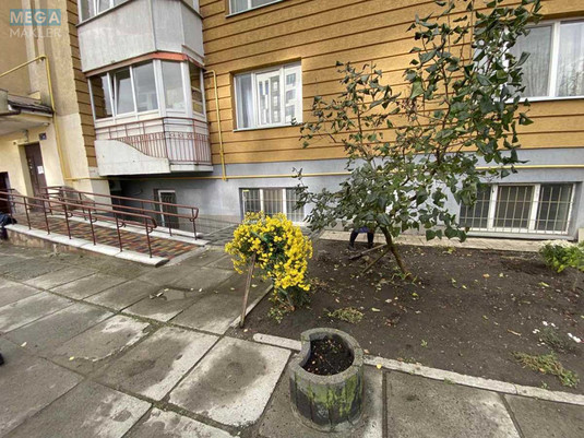 Оренда комерційної нерухомості, 35&nbsp;кв.м, под офис, <a class="location-link" href="/lviv/" title="Недвижимость Львів">Львів</a>, <a class="location-link" href="/lviv/frankovskij/" title="Недвижимость Франківський район">Франківський р-н</a>, Перфецького, 11 (изображение 1)