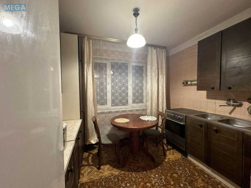 Продаж 3 кімнатної квартири (76/42/8), 3 пов. 18 пов. будинку, <a class="location-link" href="/kiev/" title="Недвижимость Київ">Київ</a>, <a class="location-link" href="/kiev/goloseevskij/" title="Недвижимость Голосіївський район">Голосіївський р-н</a>, Академика Глушкова просп., 33 (изображение 1)