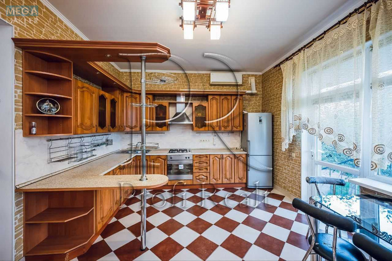 Продаж дома, 2&nbsp;поверху, 301&nbsp;кв.м, 3&nbsp;кімнати, ділянка 7&nbsp;соток, <a class="location-link" href="/tarasovka-selo-kv-kievo-svyatoshinskij-rajon/" title="Недвижимость Тарасівка">Тарасівка</a>, Абрикосова вулиця (изображение 1)